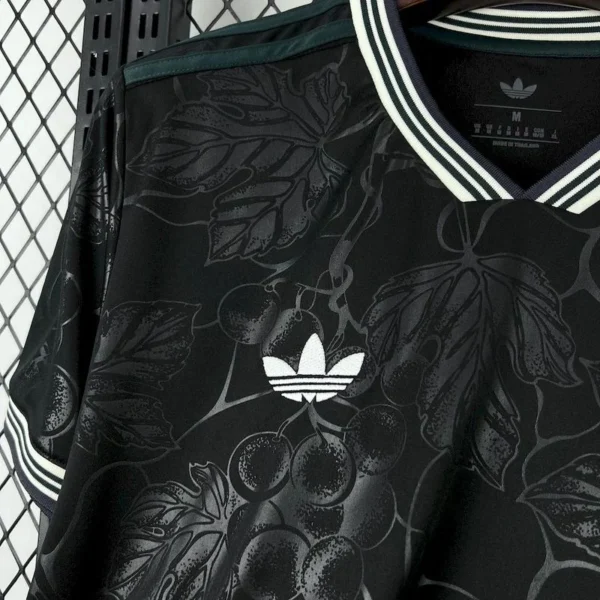 Nueva camiseta Juventus negra 2025-2026 logo