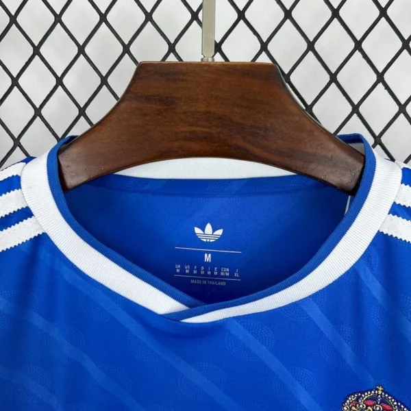 Nueva camiseta Real Madrid 2025-2026 azul cuello