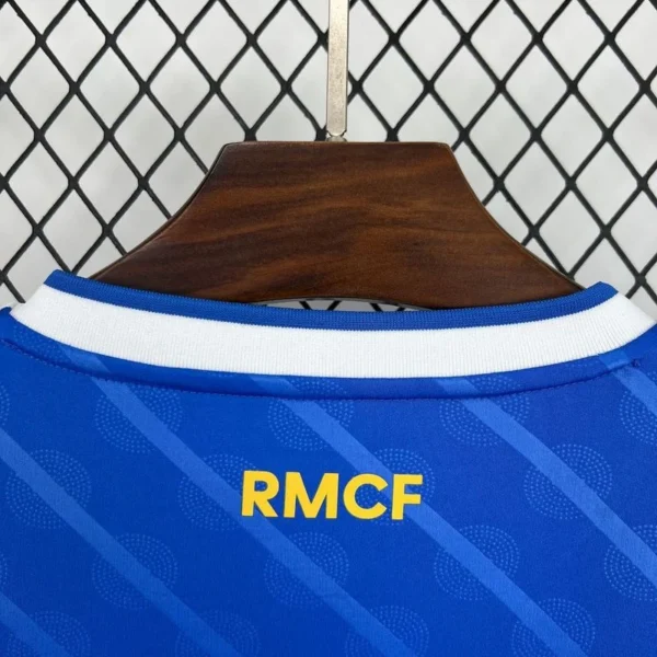 Nueva camiseta Real Madrid 2025-2026 azul cuello anterior