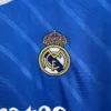 Nueva camiseta Real Madrid 2025-2026 azul escudo