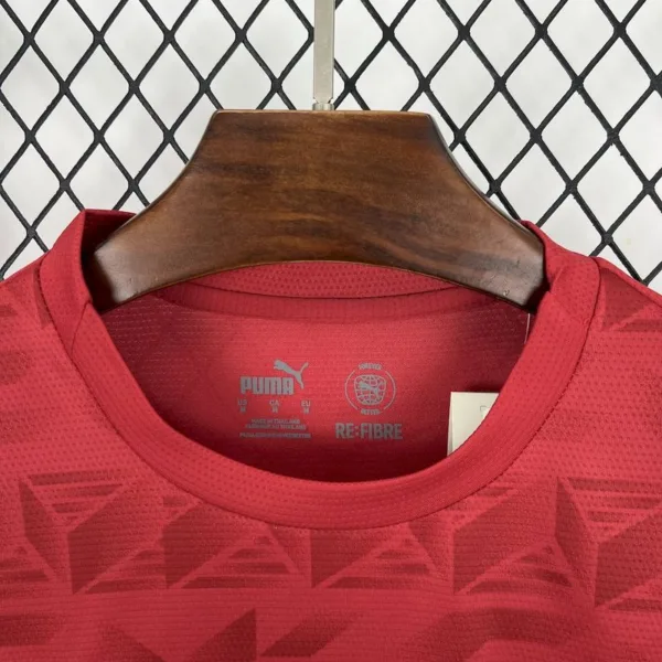 Nueva camiseta Valencia CF roja 2025-2026 cuello