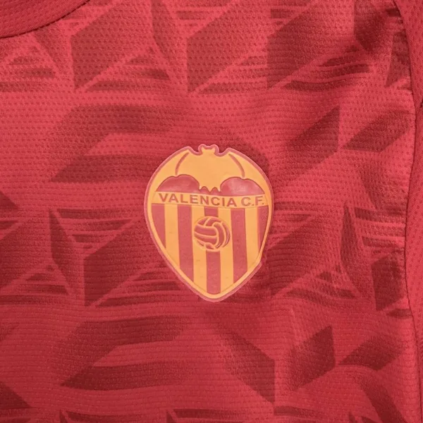 Nueva camiseta Valencia CF roja 2025-2026 escudo