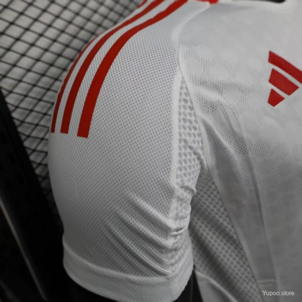 Camiseta Blanca Liverpool 2025-2026 hombro