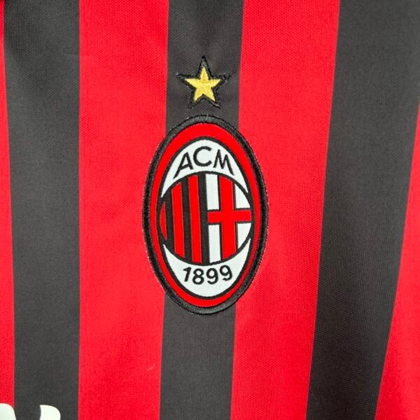 Camiseta Retro AC Milan 2016-2017 escudo