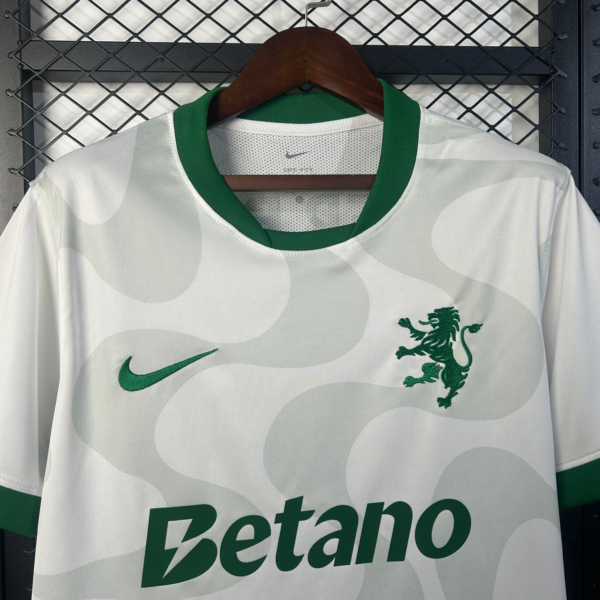 Camiseta blanca Sporting Lisboa 2025-2026 cuello
