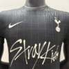 Camiseta negra Tottenham x SXVAVKIDS 2025-2026 cuello