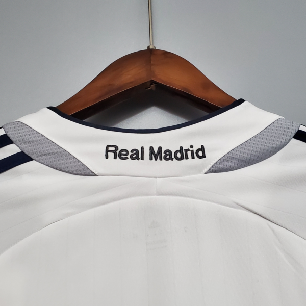 Camiseta retro Real Madrid blanca 2006-2007 manga larga cuello anterior