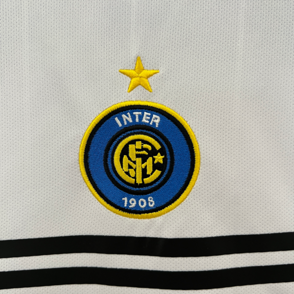 Camiseta retro blanca Inter Milan 2004-2005 escudo