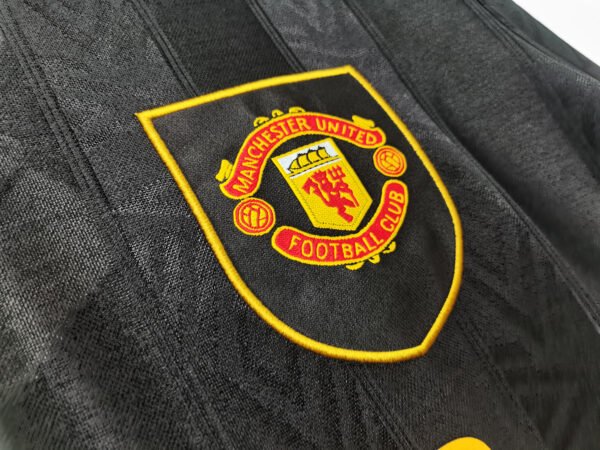 Camiseta retro negra Manchester United manga larga 1993-1994 escudo