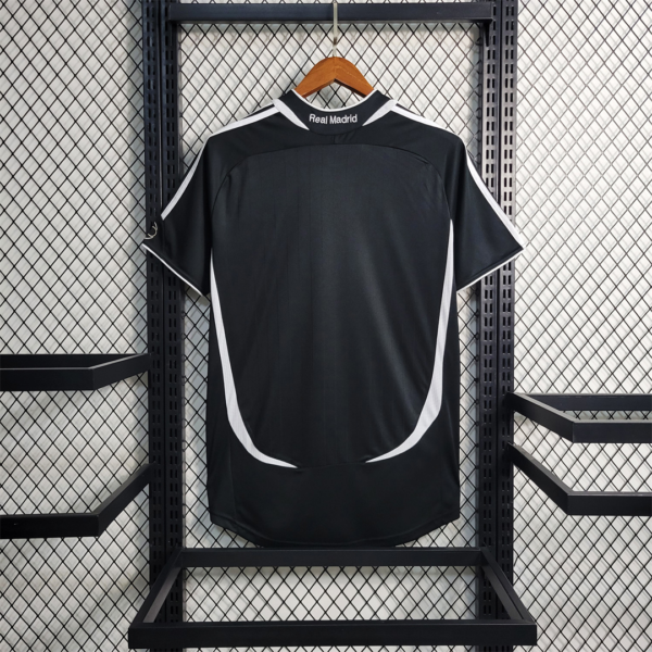 Camiseta retro negra Real Madrid 2006-2007 dorsal