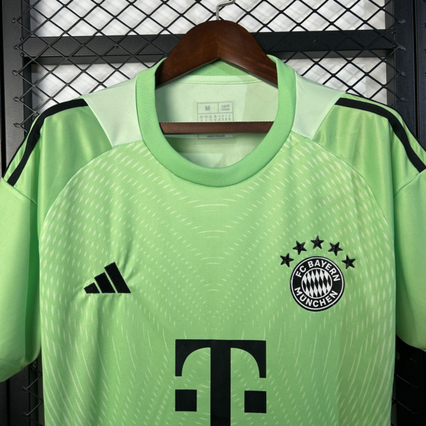Camiseta verde Bayern Munich 2025-2026 cuello