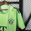 Camiseta verde Bayern Munich 2025-2026 hombro