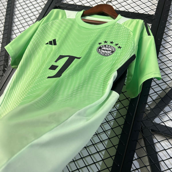 Camiseta verde Bayern Munich 2025-2026 lateral