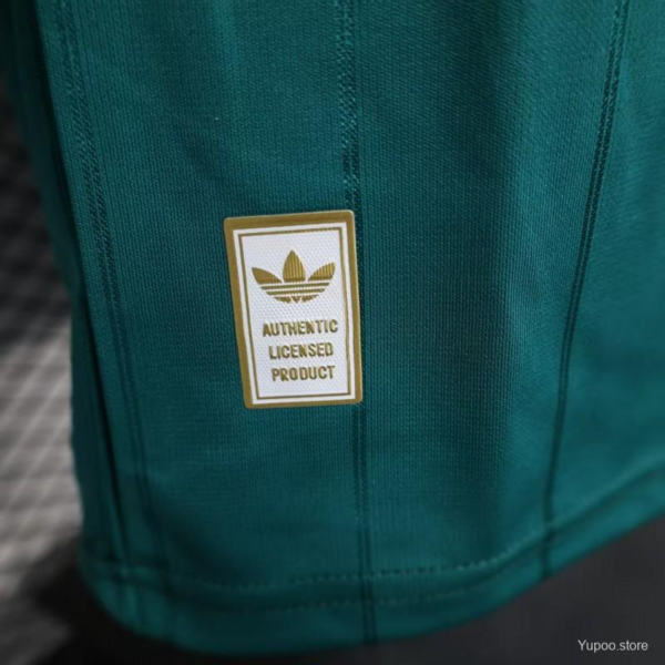 Camiseta verde Liverpool 2025-2026 etiqueta