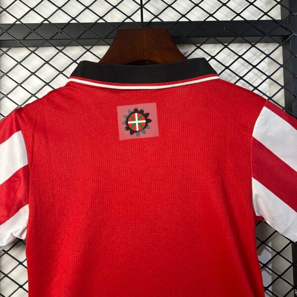 Conjunto Niño Athletic Bilbao 2025-2026 cuello posterior