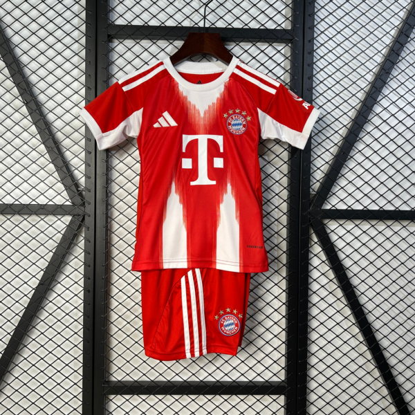 Conjunto niño Bayern Munich roja 2025-2026