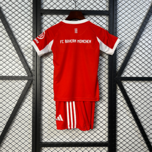 Conjunto niño Bayern Munich roja 2025-2026 dorsal