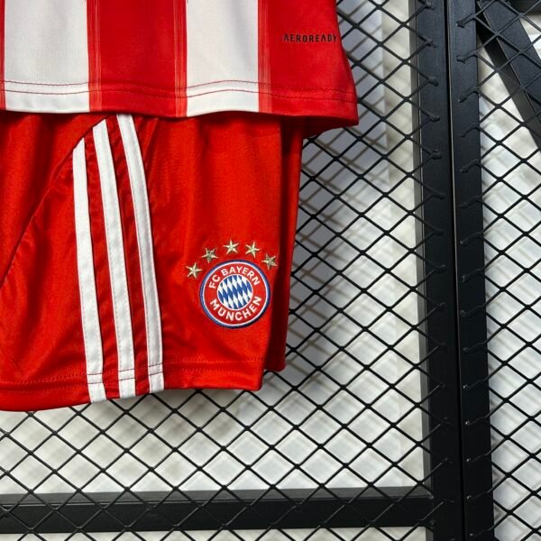 Conjunto niño Bayern Munich roja 2025-2026 escudo P