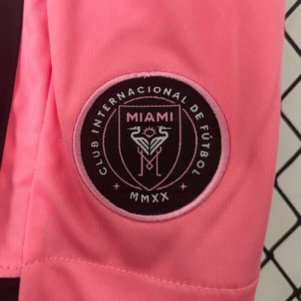 Conjunto niño Inter Miami rosa 2024-2025 escudo
