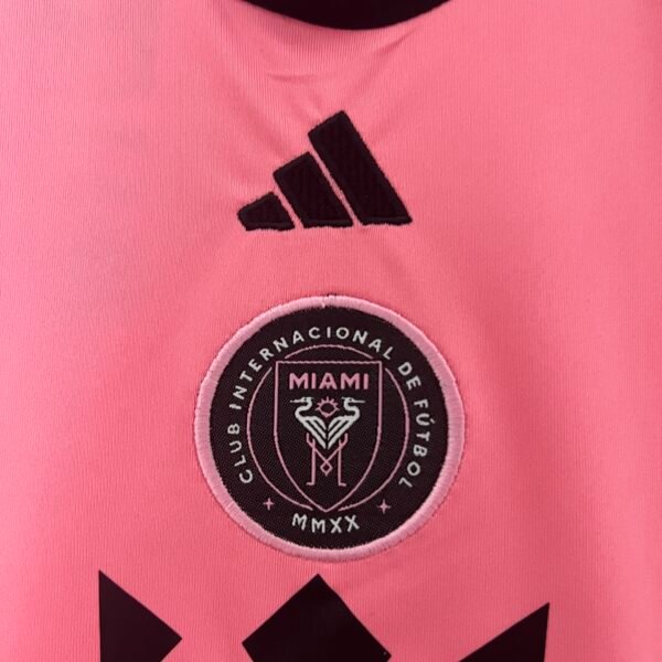 Conjunto niño Inter Miami rosa 2024-2025 escudo y logo