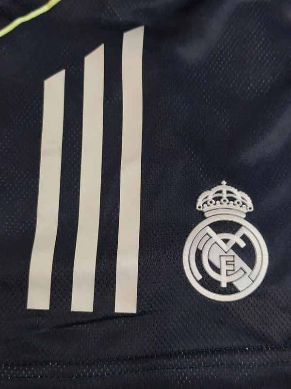 Conjunto niño Real Madrid negro 2025-2026 escudo