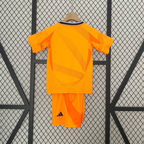 Conjunto niño naranja Real Madrid 2024-2025 dorsal