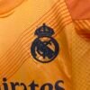 Conjunto niño naranja Real Madrid 2024-2025 escudo