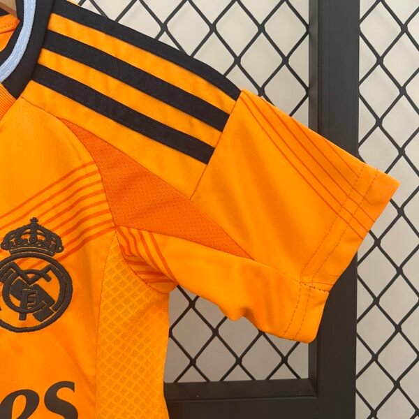 Conjunto niño naranja Real Madrid 2024-2025 manga