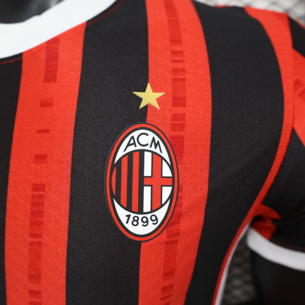 Camiseta AC Milan Rafael Leao 2024-2025 escudo