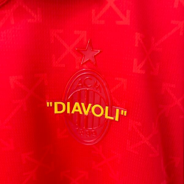 Camiseta AC Milan roja 2025-2026 escudo
