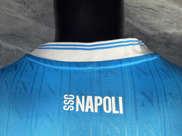 Camiseta Napoli Kevin De Bruyne 2025-2026 cuello anterior