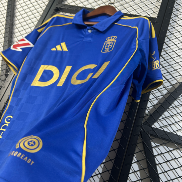 Camiseta Real Oviedo azul 2025-2026 lateral
