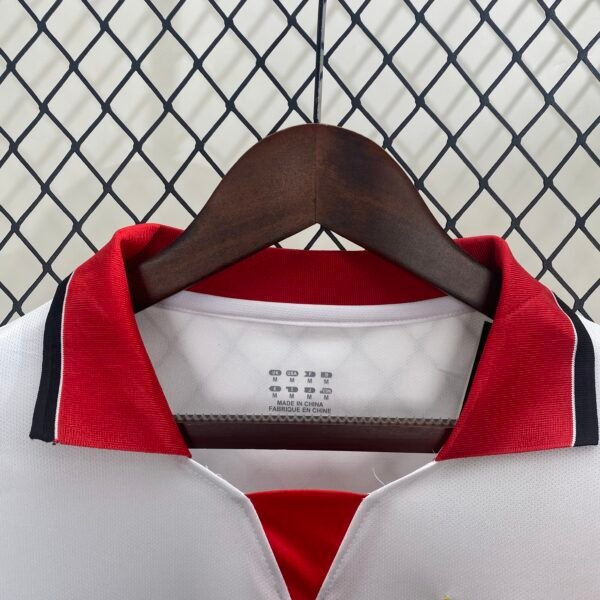 Camiseta Retro Rayo Vallecano 2001-2002 cuello