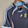 Camiseta retro azul Argentina 2006 hombro