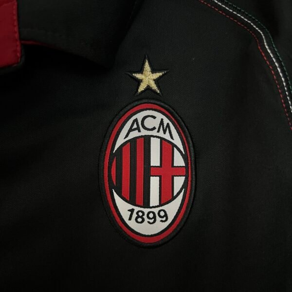 Camiseta retro negra AC Milan 2012-2013 escudo