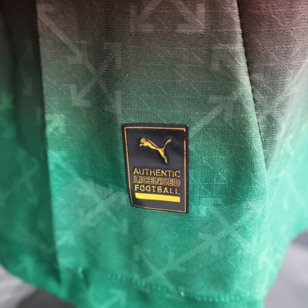 Camiseta roja AC Milan 2025-2026 etiqueta