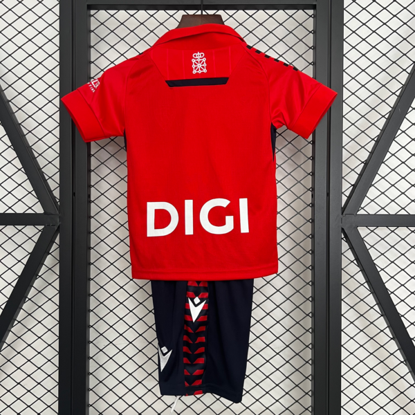 Conjunto niño Osasuna roja 2025-2026 dorsal