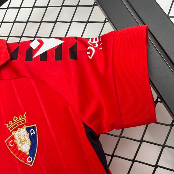 Conjunto niño Osasuna roja 2025-2026 manga