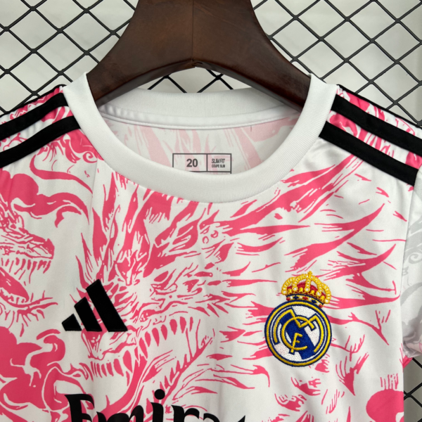 Conjunto niño Real Madrid dragón 2025-2026 cuello