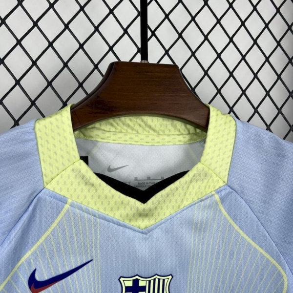 Conjunto niño celeste FC Barcelona 2025-2026 cuello