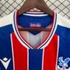 Camiseta Crystal Palace rojo-azul 2025-2026 cuello