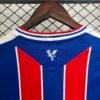 Camiseta Crystal Palace rojo-azul 2025-2026 cuello anterior