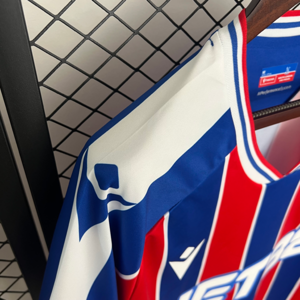 Camiseta Crystal Palace rojo-azul 2025-2026 hombro