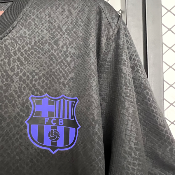 Camiseta FC Barcelona pre-partido 2025-2026 escudo