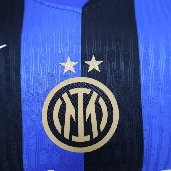 Camiseta Lautaro Inter Milan 2024-2025 escudo