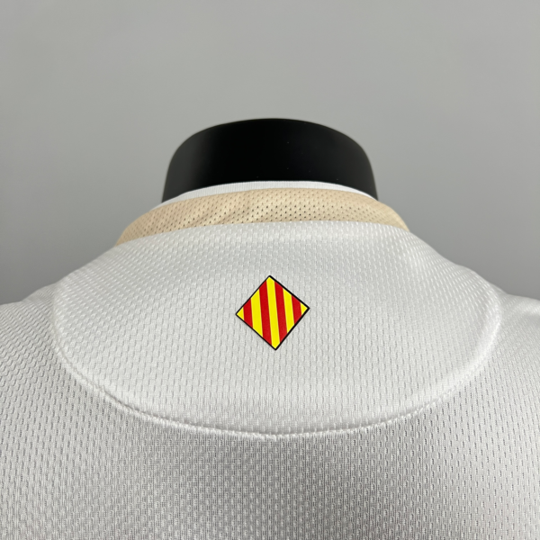 Camiseta beige Villareal 2025-2026 cuello anterior