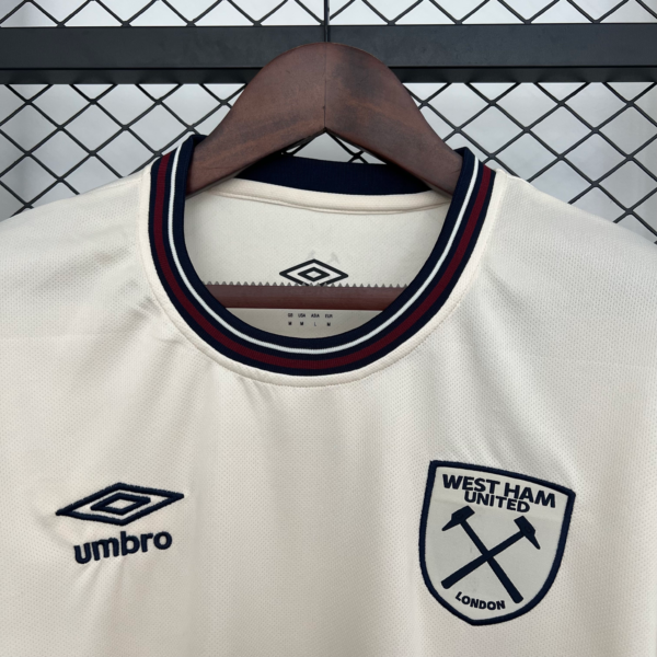 Camiseta beige West Ham 2025-2026 cuello