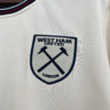 Camiseta beige West Ham 2025-2026 escudo