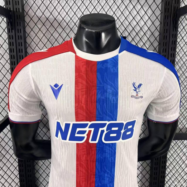 Camiseta blanca Crystal Palace 2025-2026 cuello
