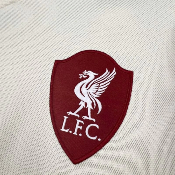 Camiseta blanca Liverpool manga larga 2025-2026 escudo